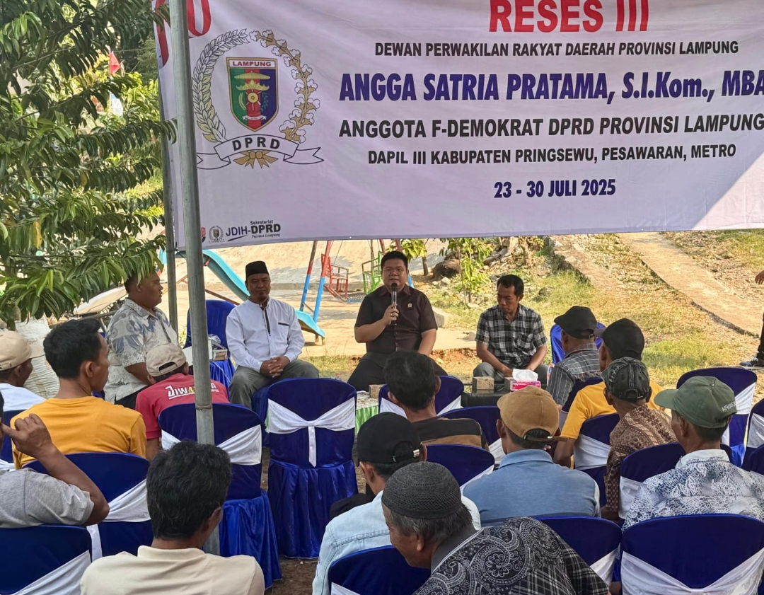 Warga Curhat : Angga Berikan 100 Pipa Paralon untuk Masyarakat Bogorejo Pesawaran