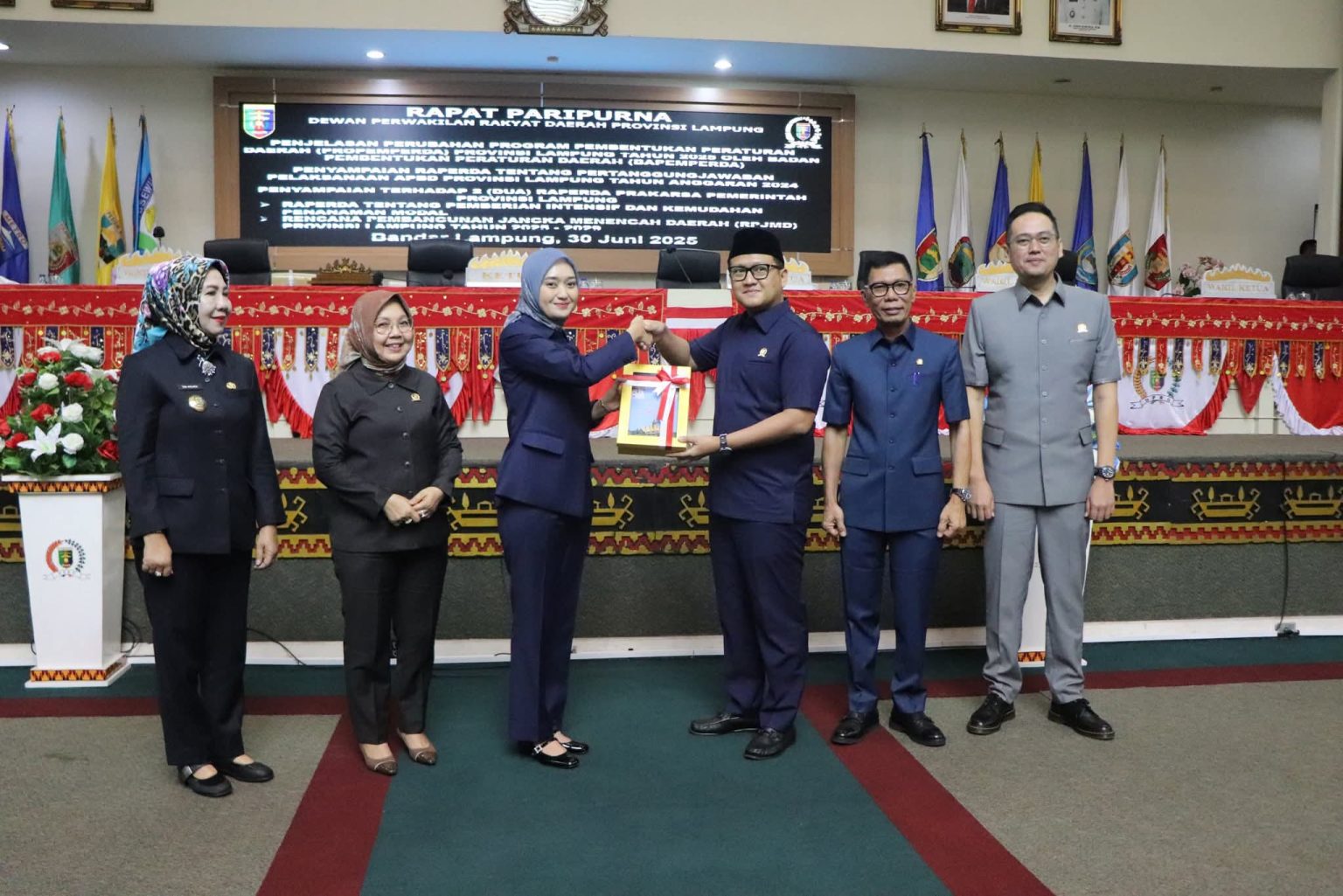 Propemperda Diparipurnakan, Wagub Jihan Wakili Gubernur Mirza