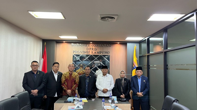 Usai Dipanggil BK DPRD Lampung, Andy Roby Goda Wartawan: “Sudah Makan Belum?”